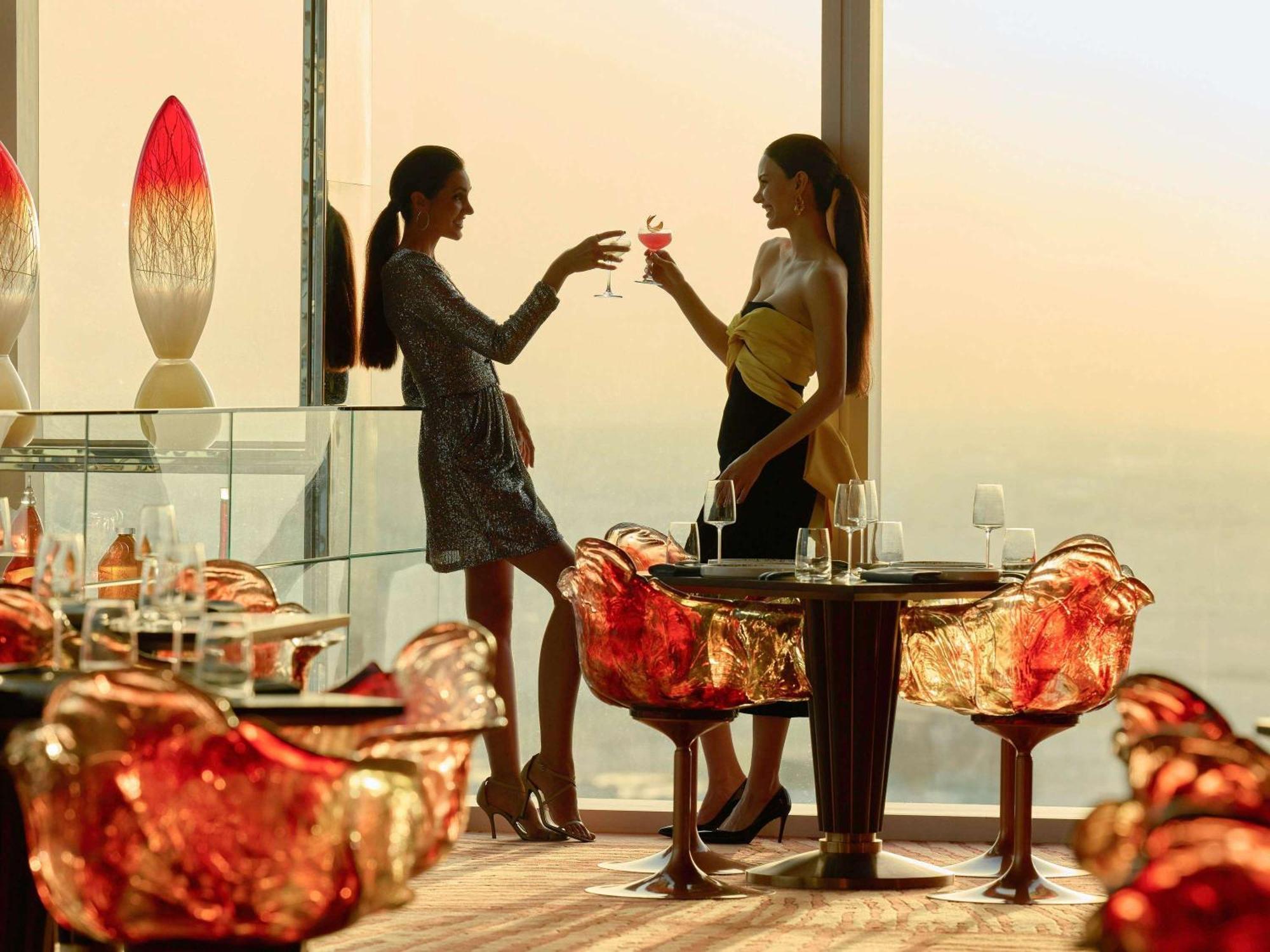 Fairmont Doha Lusail Exterior foto The bar at the 101 lounge