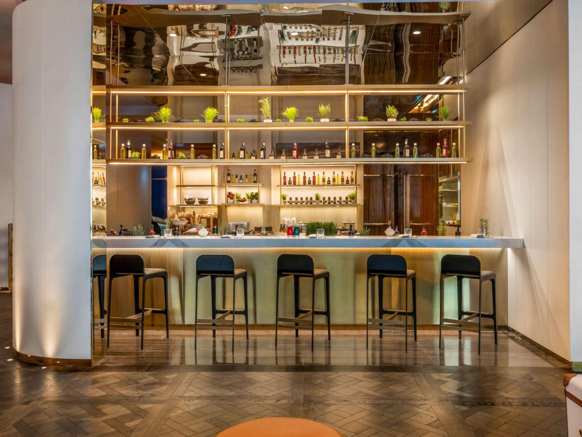 Fairmont Doha Lusail Exterior foto The bar at the hotel
