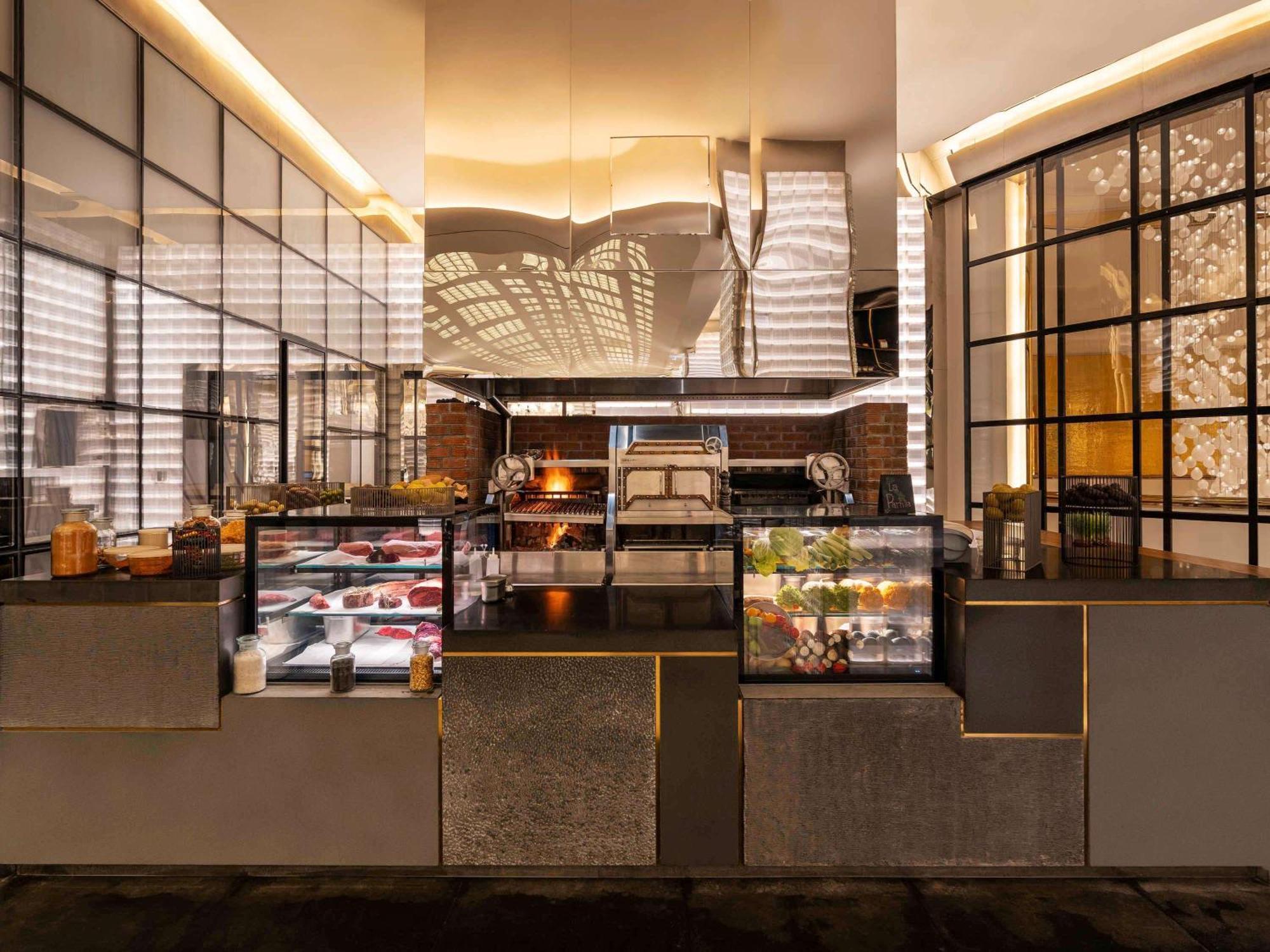 Fairmont Doha Lusail Exterior foto The kitchen at the restaurant