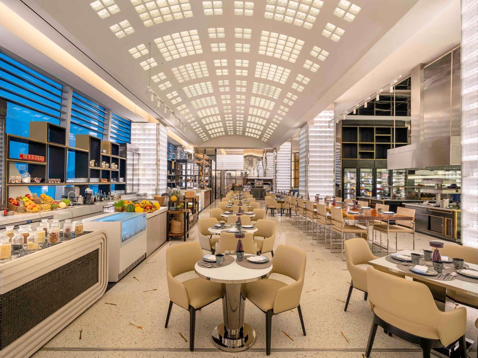 Fairmont Doha Lusail Exterior foto The Café