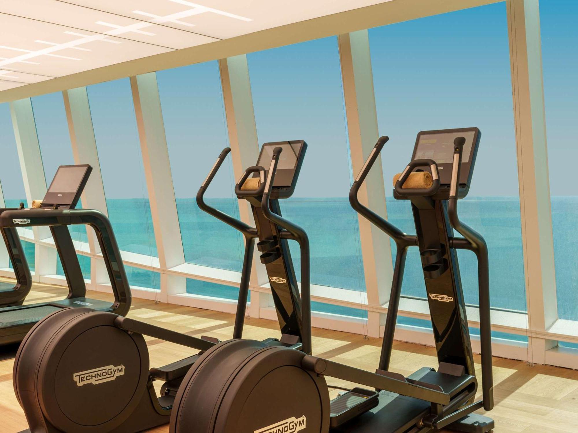 Fairmont Doha Lusail Exterior foto Elliptical cross trainer